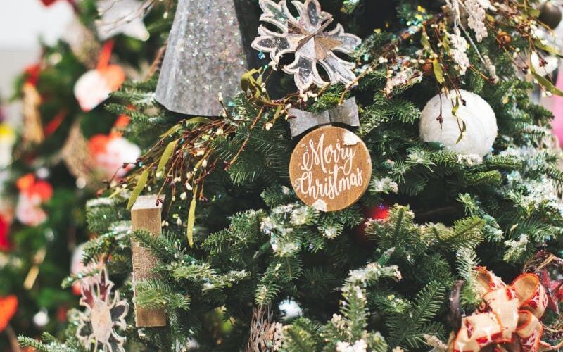 What To Look For When Purchasing a Safe, Environmentally Friendly, Long Lasting Commercial Artificial Christmas Tree